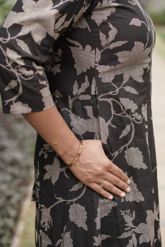 Midnight Blossom Scallop Neck Cotton Kurta Set