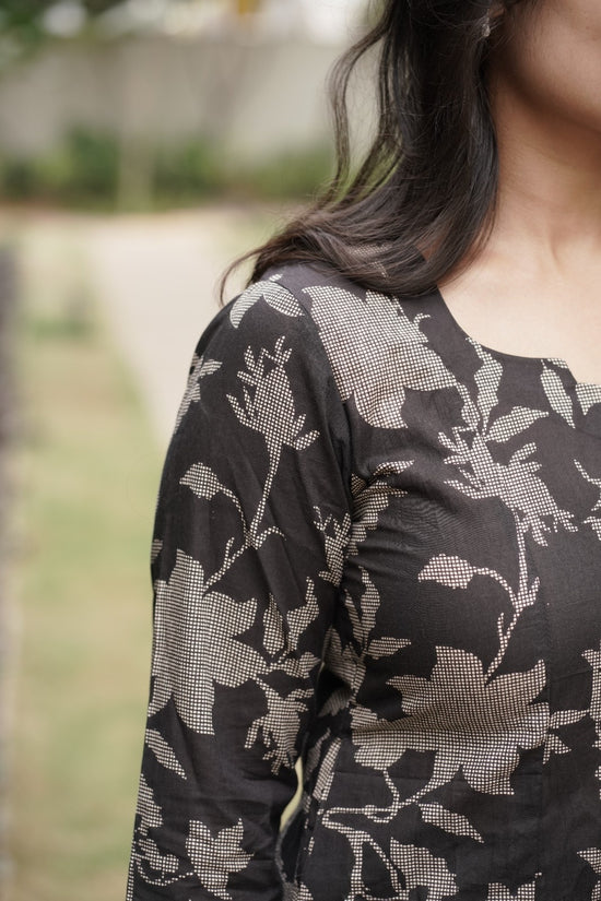 Midnight Blossom Scallop Neck Cotton Kurta Set